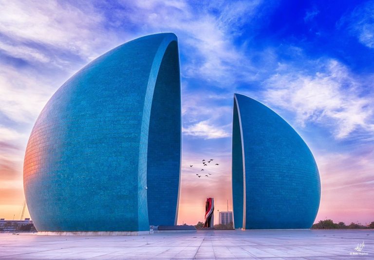 هذه قصيدة كتبها الشاعر الكبير حميد سعيد عن نصب الشهيد في العام ١٩٨٢، وبمناسبة إساءة ذيول إيران إلى الشهداء العراقيين وإلى نصبهم نعيد نشرها.  رؤيا نصب الشهيد حميد سعيد